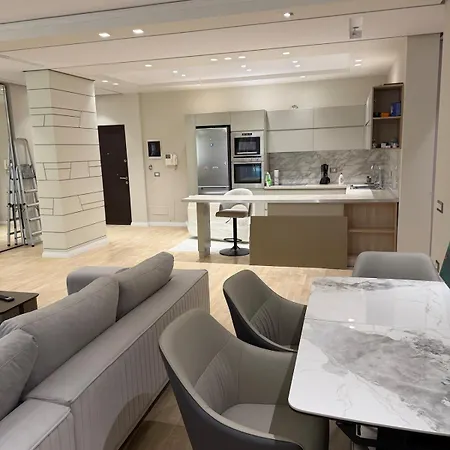 Grand 2 Bedroom * 地拉那