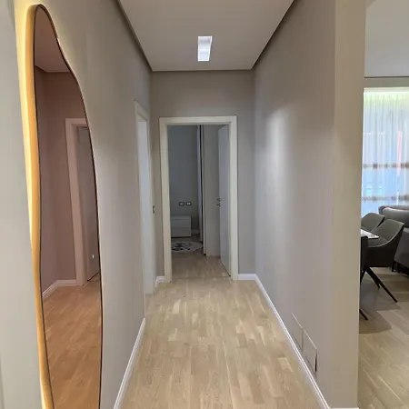 Grand 2 Bedroom 地拉那