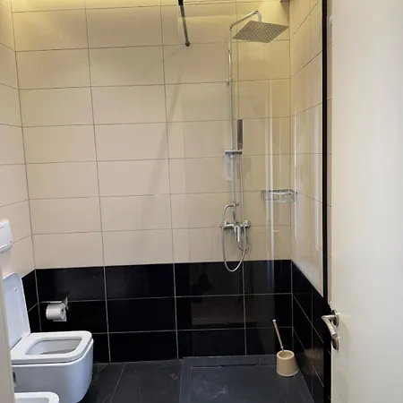 Grand 2 Bedroom * 地拉那