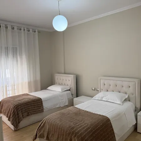 Grand 2 Bedroom 地拉那