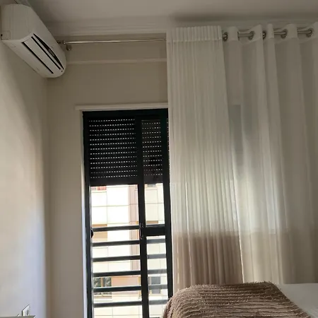 Grand 2 Bedroom * 地拉那